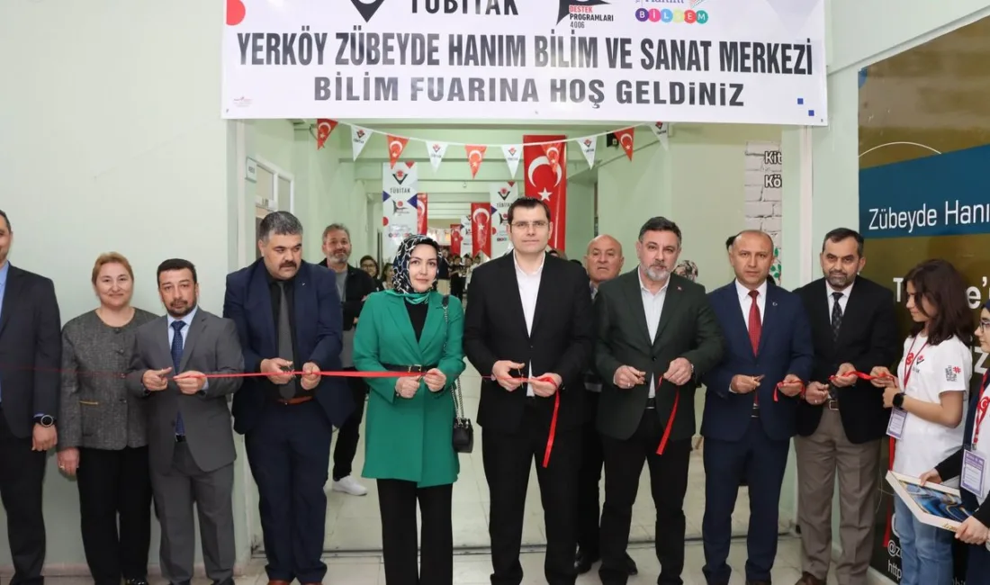 Yerköy'de düzenlenen Bilim Fuarı'nın açılışına Yerköy Kaymakamı ve Belediye Başkanı