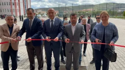 Yerköy'de düzenlenen TÜBİTAK 4006/B Bilim Fuarı, protokol üyelerinin katılımıyla coşku