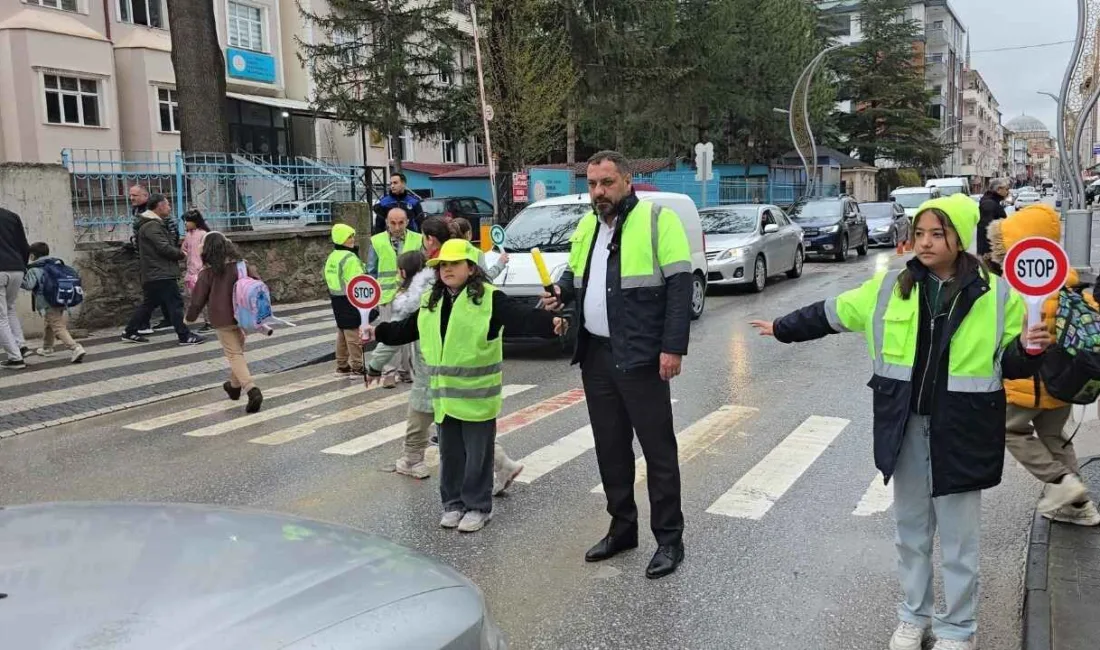 Sorgun Belediye Başkanı Erkut Ekinci, Agah Efendi İlkokulu önünde gerçekleştirilen