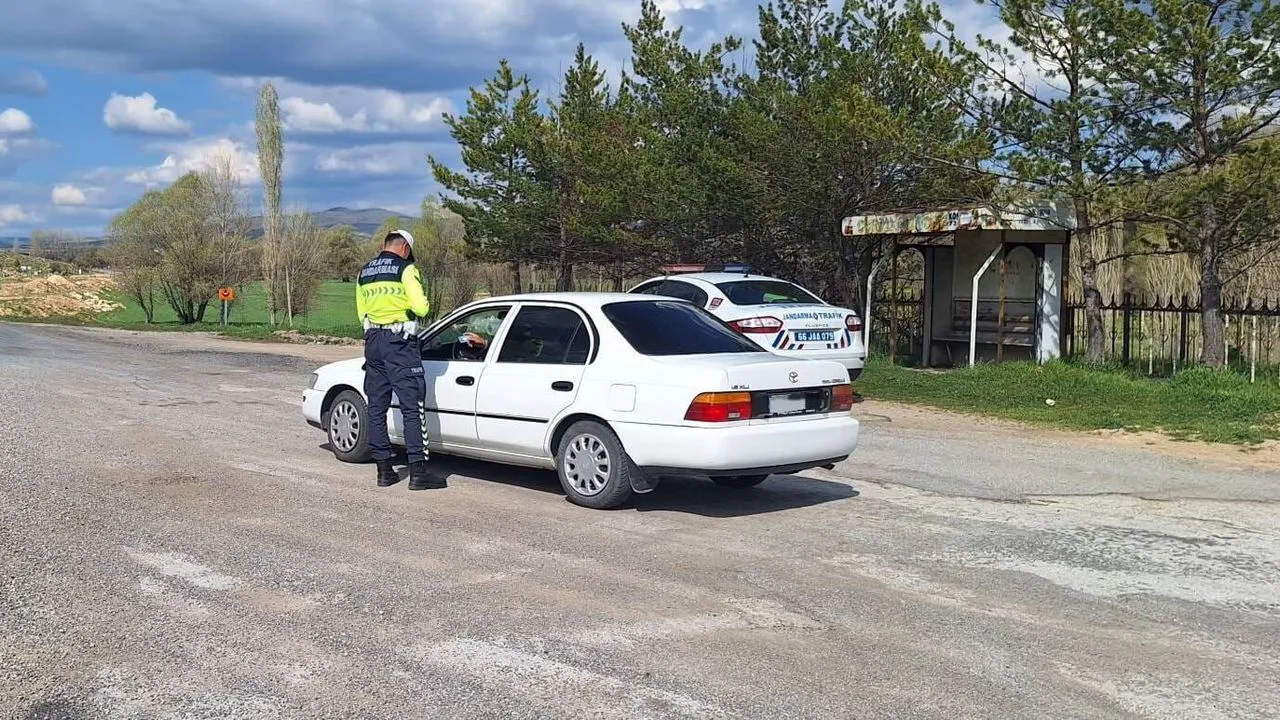 Yozgat'ta Jandarma Trafik ve Asayiş Uygulamaları Gerçekleştirdi