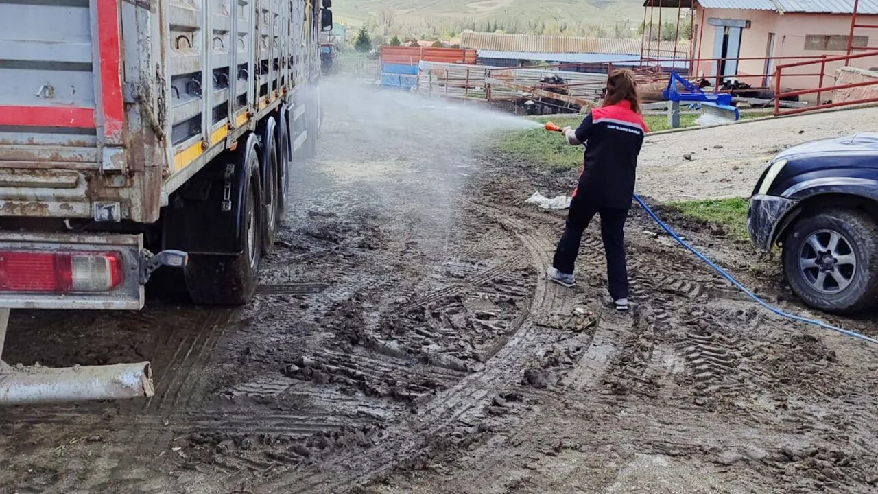 Yozgat'ta Kurban Bayramı öncesi kurbanlık hayvan sevklerine yönelik denetimler sıkılaştırıldı.