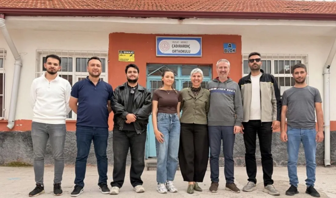 Yozgat Bozok Üniversitesi İletişim Fakültesi öğrencileri, Çadırardıç köyündeki okulda kütüphane