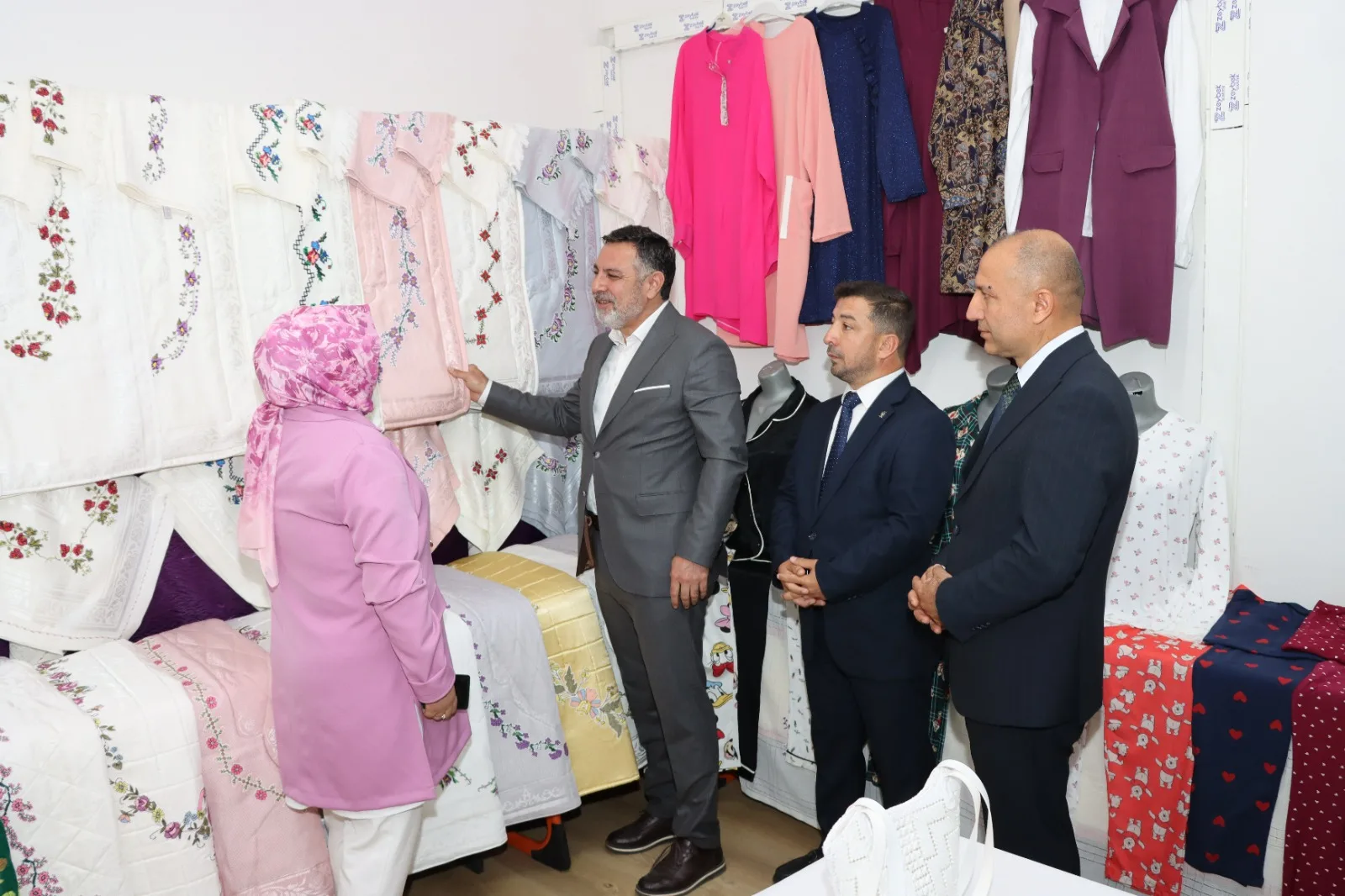 Yerköy Halk Eğitimi Merkezi Müdürlüğünde Yıl Sonu Sergisi Açıldı