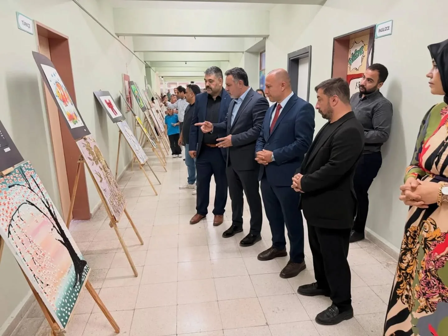 Zübeyde Hanım BİLSEM'de Geleneksel Yıl Sonu Resim Sergisi Açıldı