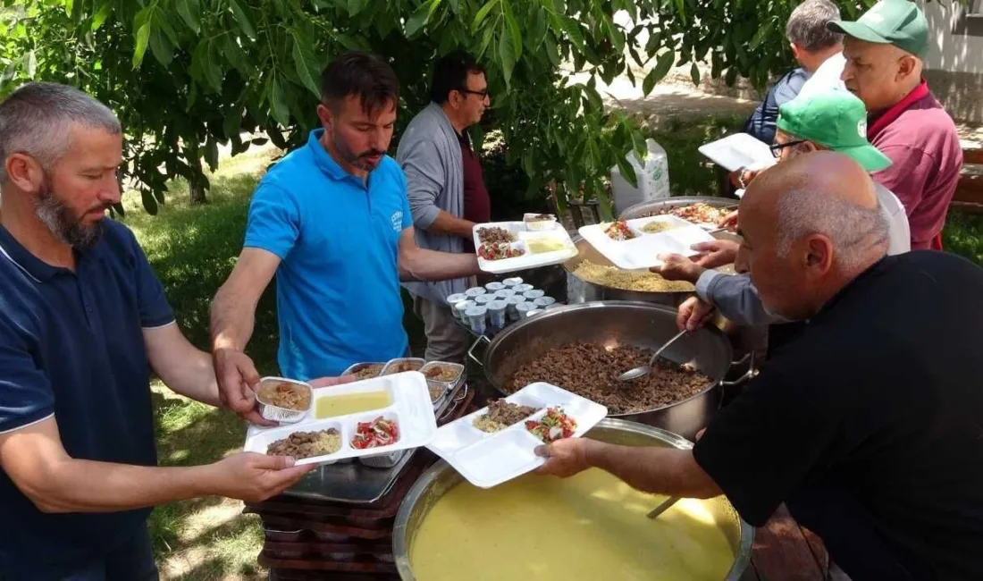Yozgat'ın Sorgun ilçesine bağlı Aşağıkarakaya köyünde düzenlenen aşure etkinliğine 300'den