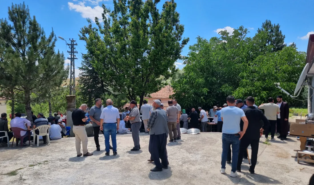 Yozgat'ın Sorgun ilçesine bağlı Aşağıkarakaya köyünde düzenlenen aşure etkinliğine 300'den