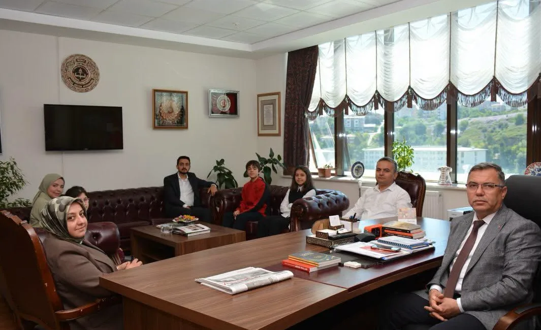 Yozgat'ta Kınalı Hasan Ortaokulu öğrencileri, Türkiye genelinde düzenlenen Siyer ve