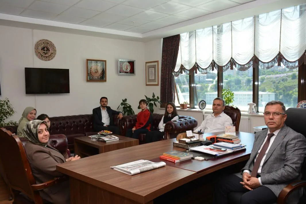 Yozgat'ta Kınalı Hasan Ortaokulu öğrencileri, Türkiye genelinde düzenlenen Siyer ve