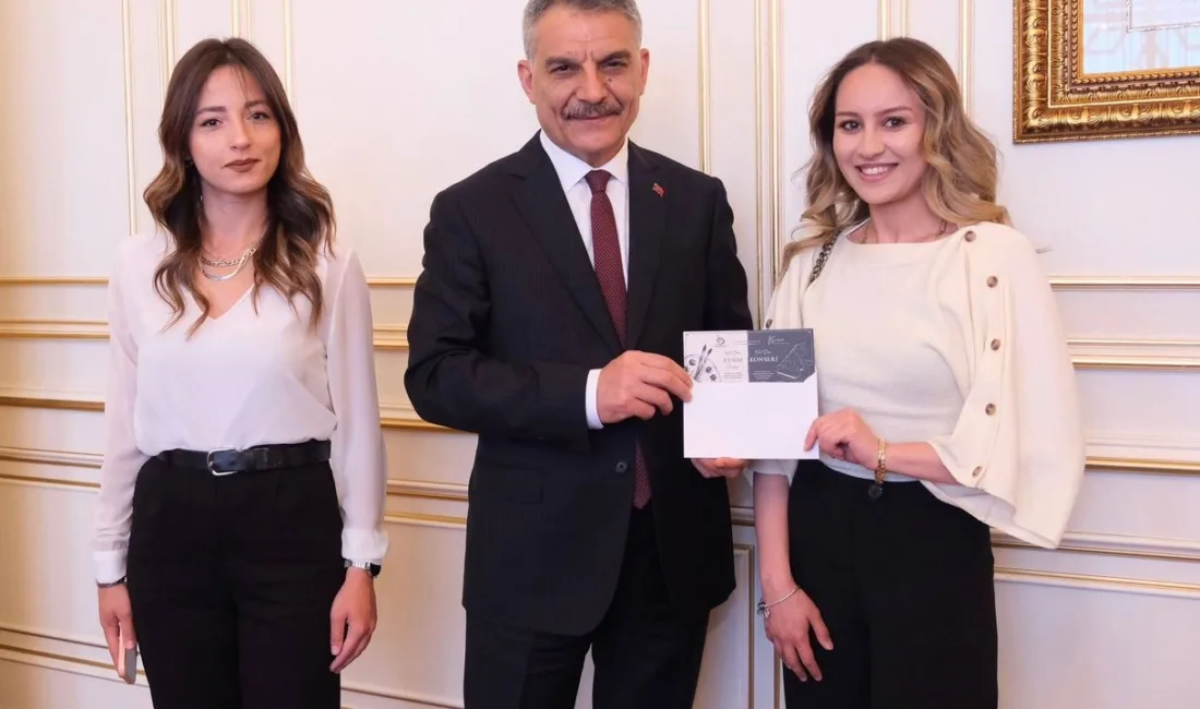 Pigment Sanat Atölyesi Öğretmeni Elif Acıkabak, Yozgat Valisi Mehmet Ali