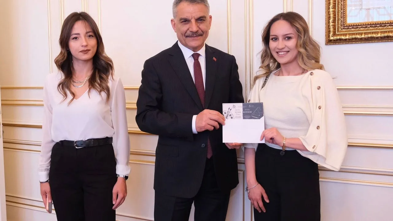 Pigment Sanat Atölyesi Öğretmeni Elif Acıkabak, Yozgat Valisi Mehmet Ali