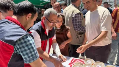 Yozgat'ta Muharrem ayı dolayısıyla Tarihi Çapanoğlu Cami'nde aşure ikramı gerçekleştirildi.