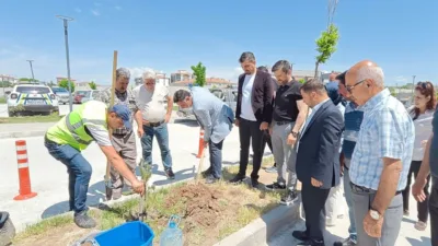 Yerköy Devlet Hastanesi yerleşkesinde gerçekleştirilen çam fidanı dikim programının ardından,