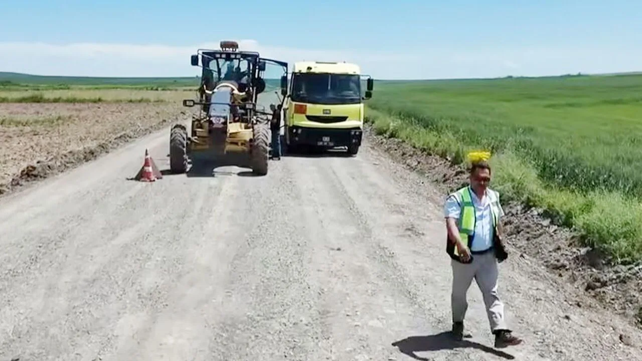 Yozgat İl Özel İdaresi ekipleri, Yerköy ilçesine bağlı Sarıyaprak Köyü'nde