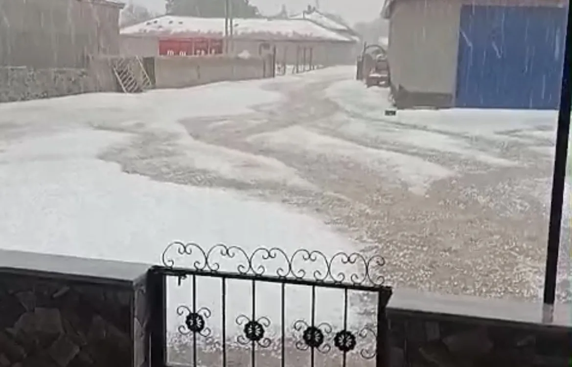 Yerköy’de Dolu ve Sağanak Tarım Arazilerini Vurdu