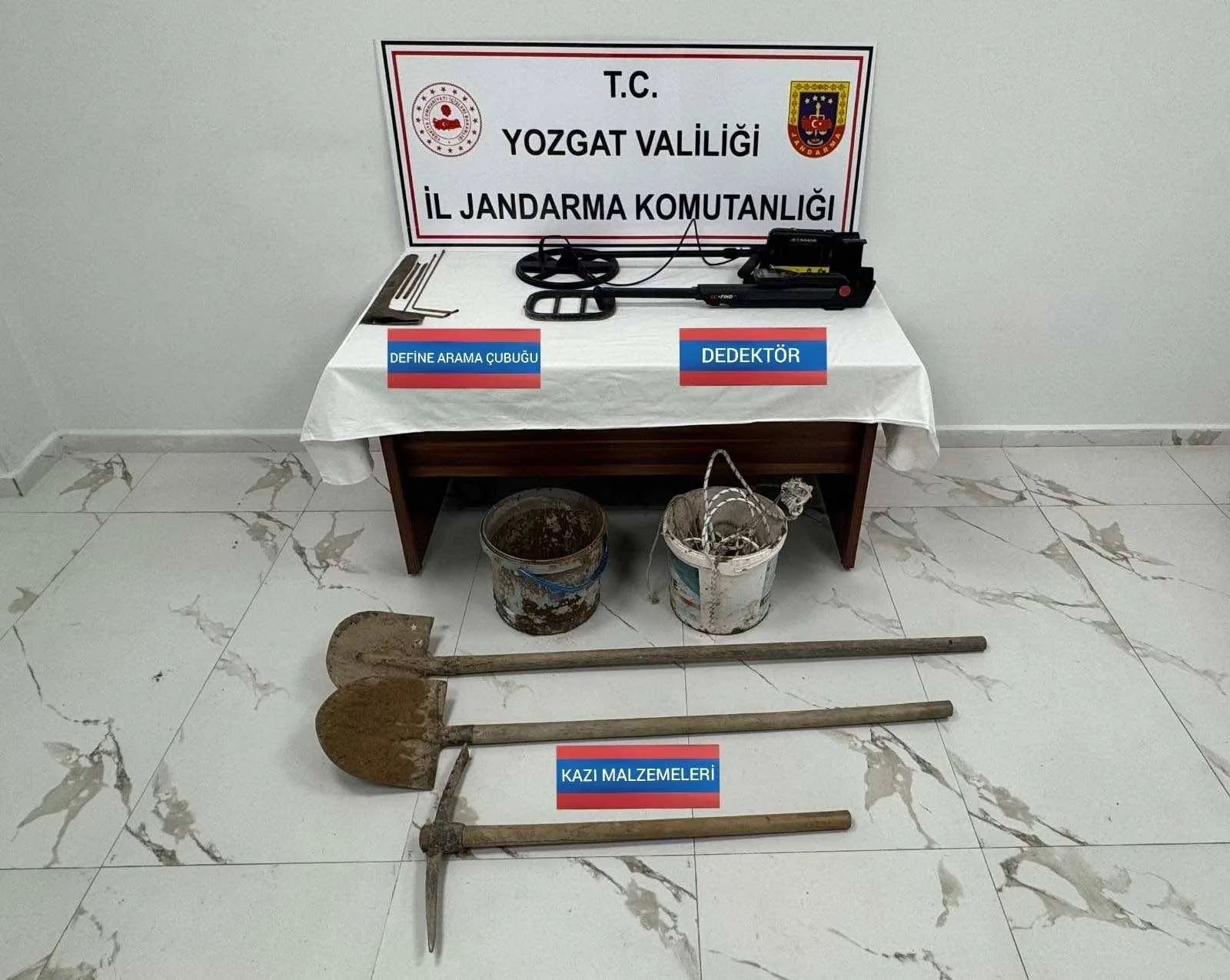 Yozgat'ın Yerköy ilçesinde, jandarma tarafından düzenlenen operasyonda kaçak kazı yapan