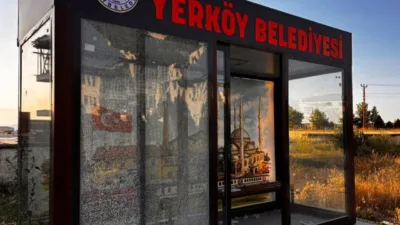 Yerköy Belediyesi, yeni otobüs duraklarından birinin camının kırılması nedeniyle inceleme