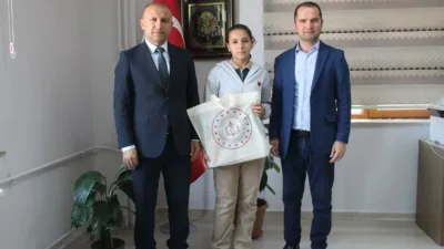 Millî Eğitim Bakanlığı'nın "Dilimizin Zenginlikleri Projesi" kapsamında düzenlenen şiir yarışmasında
