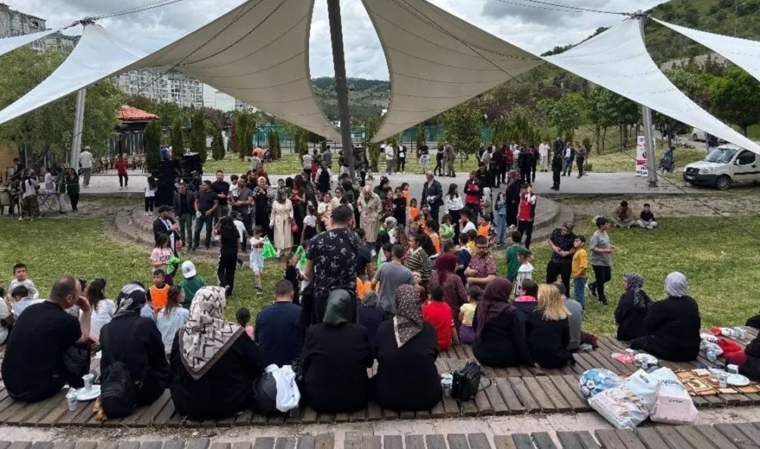Yurt-Ay-Der tarafından gerçekleştirilen 15. Pilav ve Yaz Şenlikleri, Yozgat'ta katılımcılara