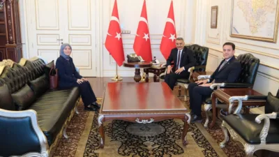 Yozgat'ta görev sürelerini tamamlayan Saraykent Kaymakamı Mete Öztürk ile Çayıralan