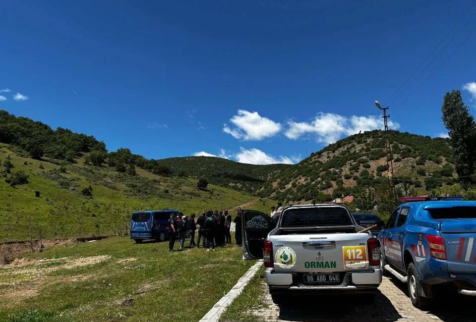 Yozgat’ın Saraykent ilçesinde meşe ağacı kesimi sırasında mahalle sakinleri ile
