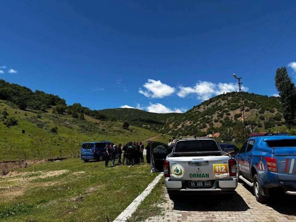 Yozgat’ın Saraykent ilçesinde meşe ağacı kesimi sırasında mahalle sakinleri ile
