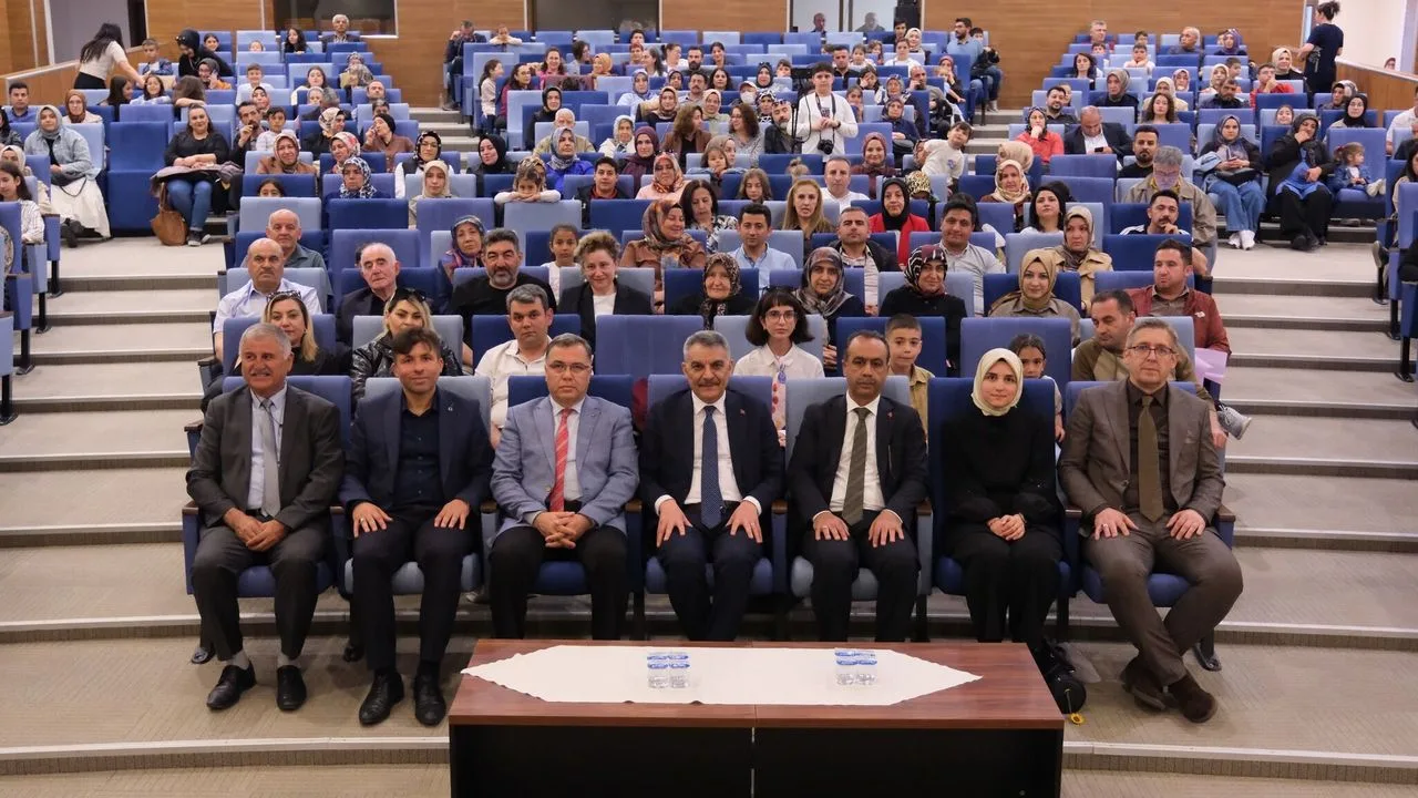 Yozgat Valiliği himayesinde, NEFES Projesi kapsamında gerçekleştirilen "Okuma Şenliği" renkli