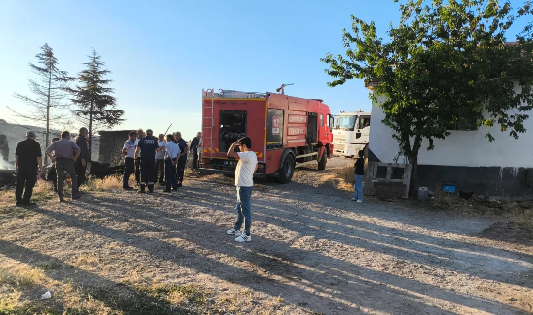 Yerköy'e bağlı Belkavak köyünde Kemal Tan'a ait kömde çıkan yangın,