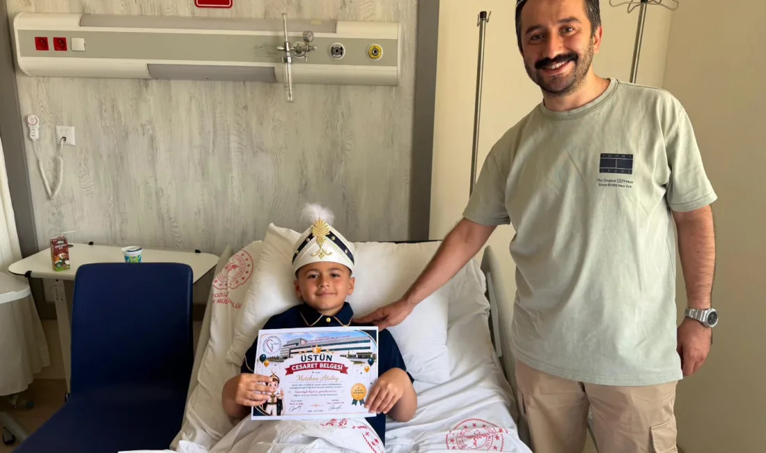 Yerköy Devlet Hastanesi'nde sünnet işlemini başarıyla tamamlayan Metehan Atalay ve