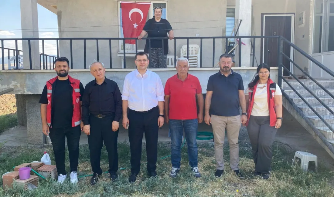 Yerköy İlçe Kaymakamı Mehmet Halis Aydın ve Sosyal Hizmet ekipleri,