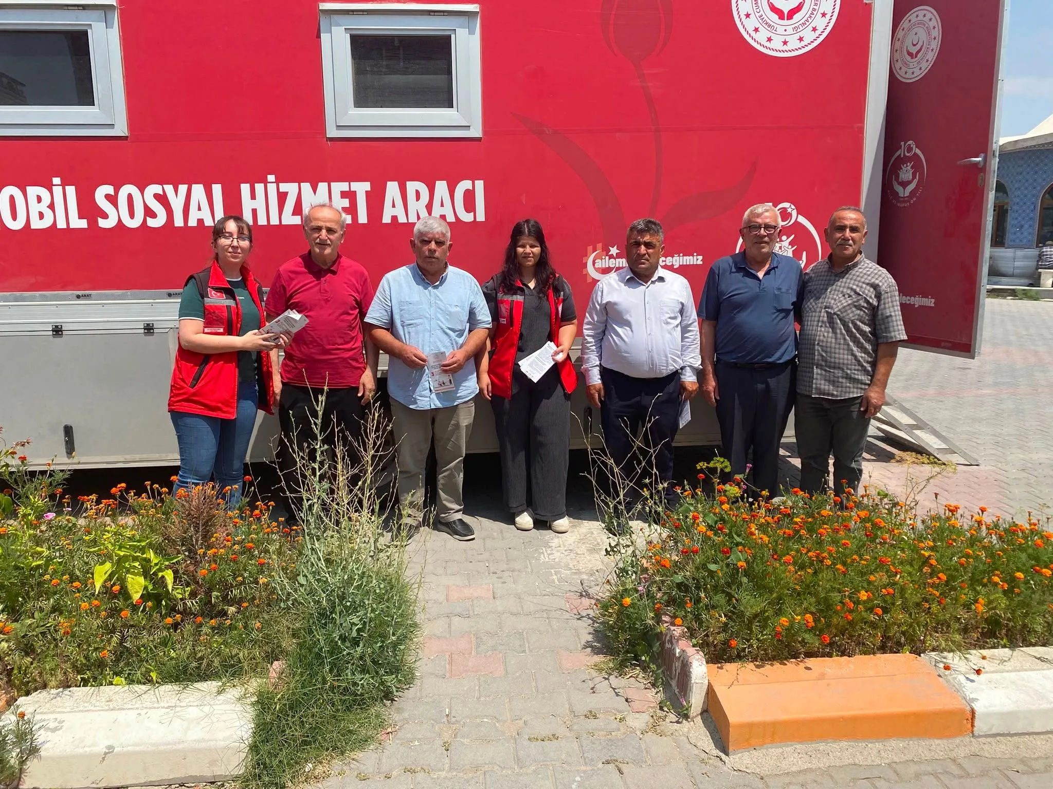 Yerköy’de Mobil Sosyal Hizmet Aracı Sahaya İndi! Vatandaşlara Yerinde Bilgilendirme Yapıldı
