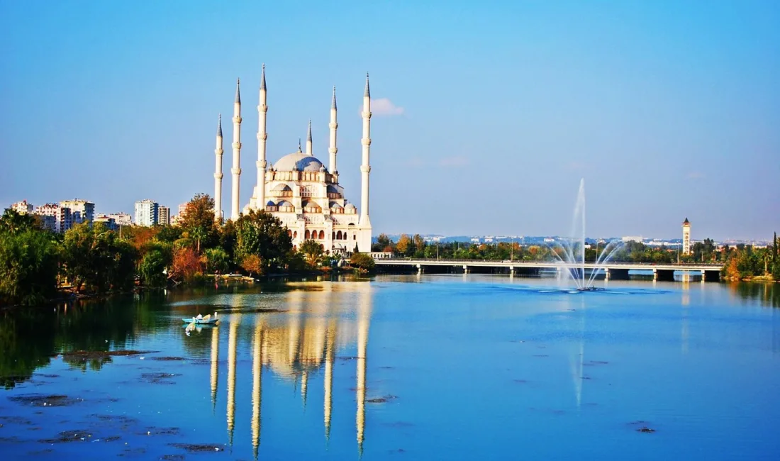 Yozgat ile Adana arasındaki karayolu mesafesi 489 kilometre olarak belirlenmiştir.