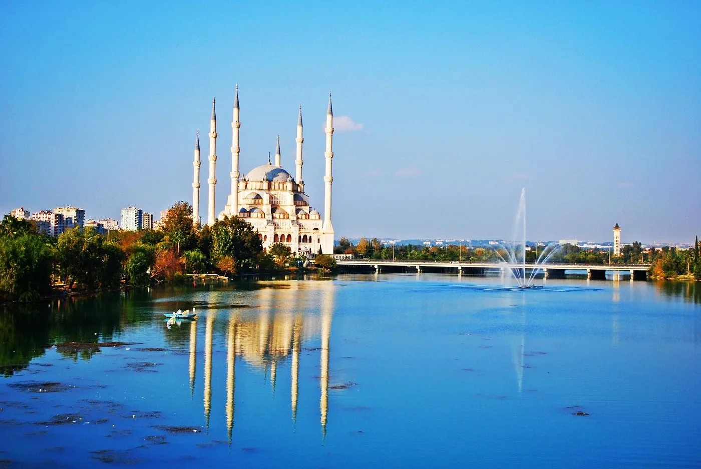 Yozgat ile Adana arasındaki karayolu mesafesi 489 kilometre olarak belirlenmiştir.