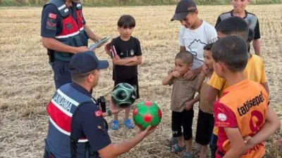 Yozgat'ın Aydıncık ilçesinde jandarma ekipleri, mevsimlik tarım işçilerinin konaklama alanlarını