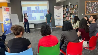 Yozgat’ın Sorgun ilçesinde SORGED-Sorgun Gençlik Derneği tarafından çocuklar için İngilizce,