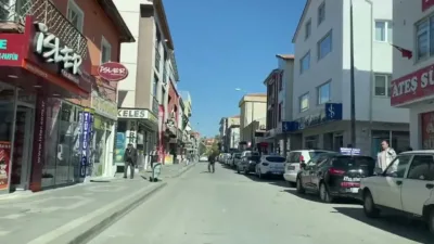Yozgat Valiliği, hatalı parkların vatandaşların güvenliğini tehlikeye attığını belirterek sürücüleri