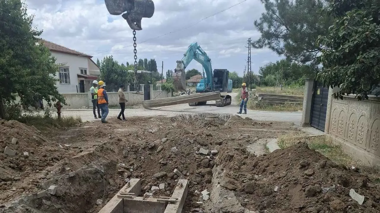Yerköy ilçemiz belediye ekipleri, altyapı çalışmalarını sürdürüyor.