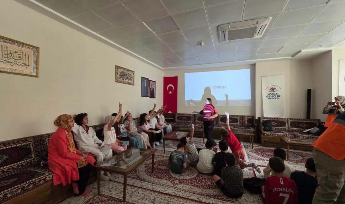 Yozgat'ta, Valilik koordinesinde AFAD ekipleri tarafından Gençlik Merkezi'nde düzenlenen eğitimde,