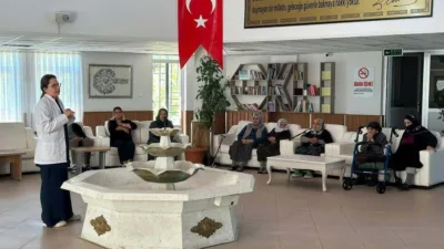 Yozgat'ta Alparslan Türkeş Huzurevi'nde düzenlenen eğitim programında, huzurevi sakinlerine ve
