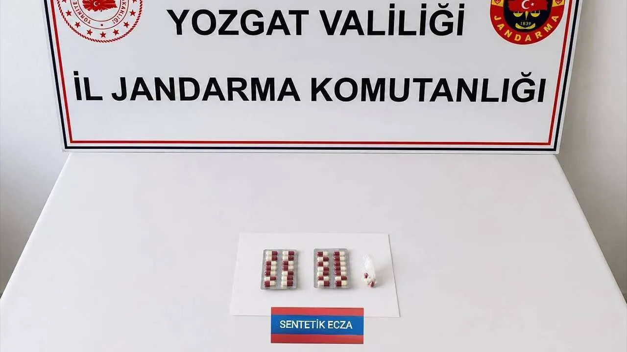 Yozgat'ta Jandarmadan Uyuşturucu Operasyonu: 30 Sentetik Ecza Hapı Ele Geçirildi