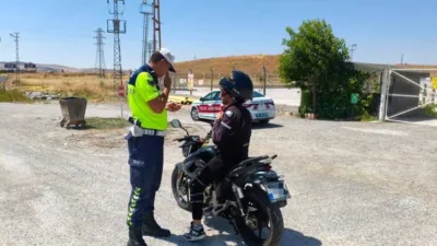 Yozgat'ta jandarma ekipleri, motosiklet sürücülerini trafik kazalarına karşı bilinçlendirmek için