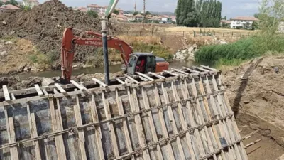 Yozgat'ın Çandır ilçesinde taşkın riskini en aza indirmek amacıyla başlatılan
