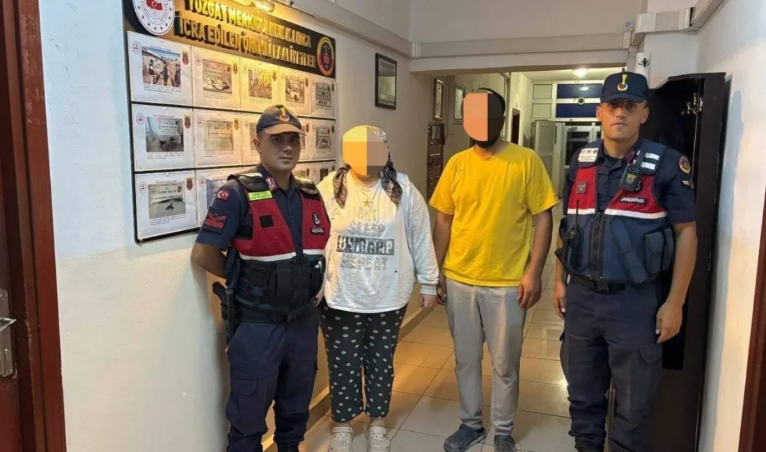 Yozgat'ta devriye görevi yapan jandarma ekipleri, yol kenarında yürüyen engelli