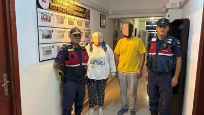 Yozgat'ta devriye görevi yapan jandarma ekipleri, yol kenarında yürüyen engelli