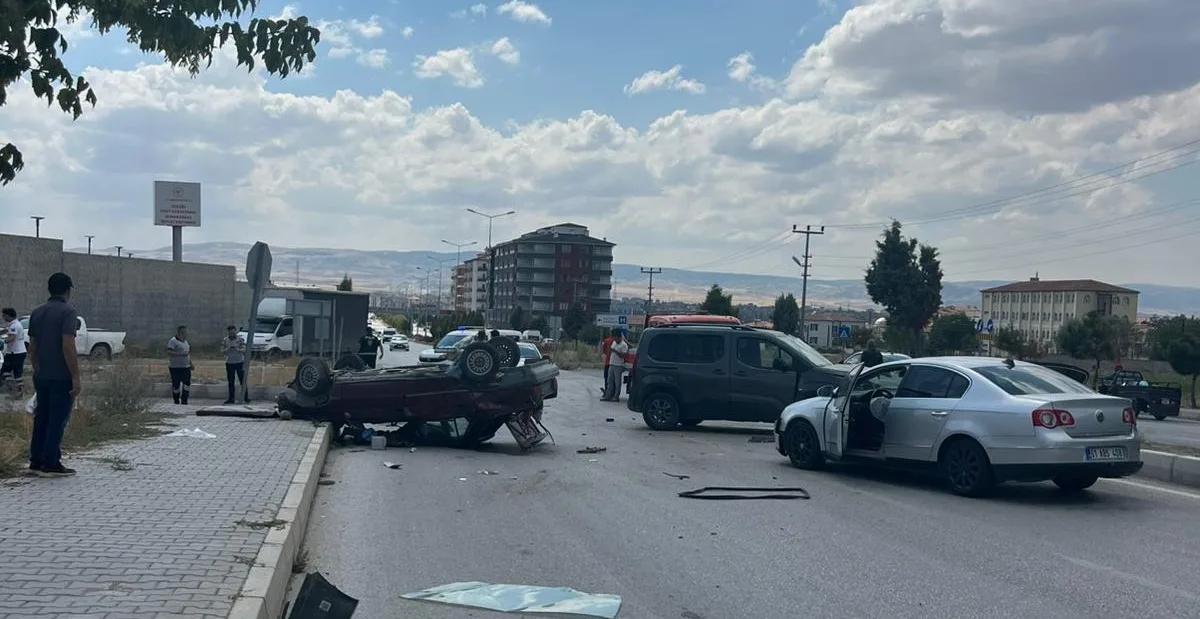 Yerköy’de Feci Kaza: Araç Takla Attı, 5 Kişi Yaralandı Yerköy’de Feci Kaza: Araç Takla Attı, 5 Kişi Yaralandı