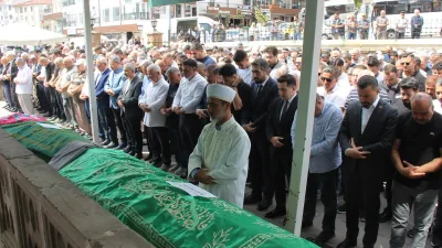 Hakimiyet Gazetesi Yazı İşleri Müdürü Çetin Mermertaş ile gazeteci Cemil