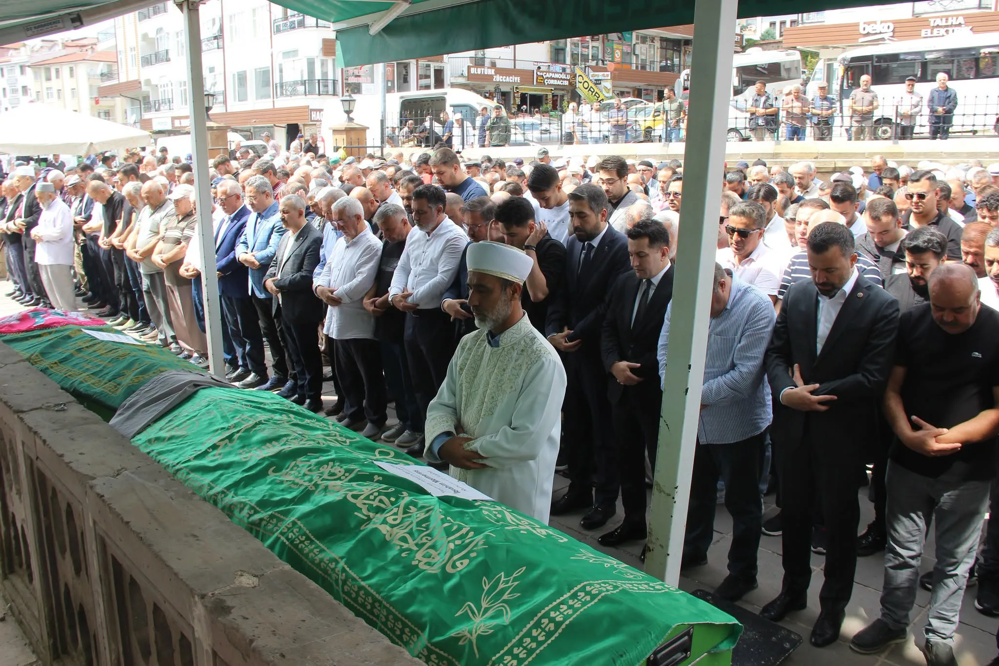 Hakimiyet Gazetesi Yazı İşleri Müdürü Çetin Mermertaş ile gazeteci Cemil
