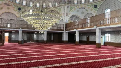 Yozgat’ın Yerköy ilçesinde bulunan Molla Hüsrev Camii, zemininde oluşan çökme