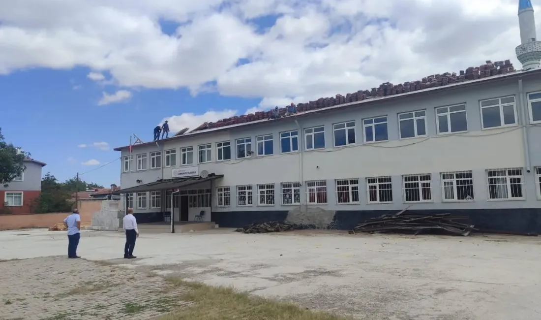Yerköy’de yeni eğitim-öğretim yılı öncesinde okullardaki hazırlık çalışmaları hız kazandı.