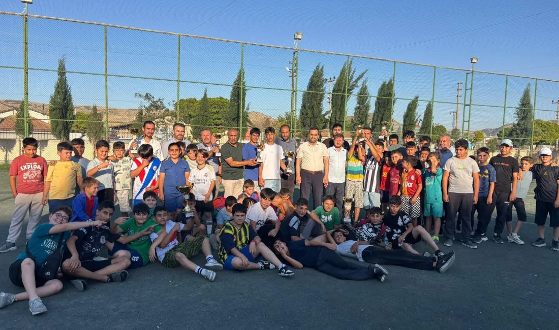 Yerköy’de Yaz Kur’an Kurslarına devam eden öğrenciler, düzenlenen halı saha