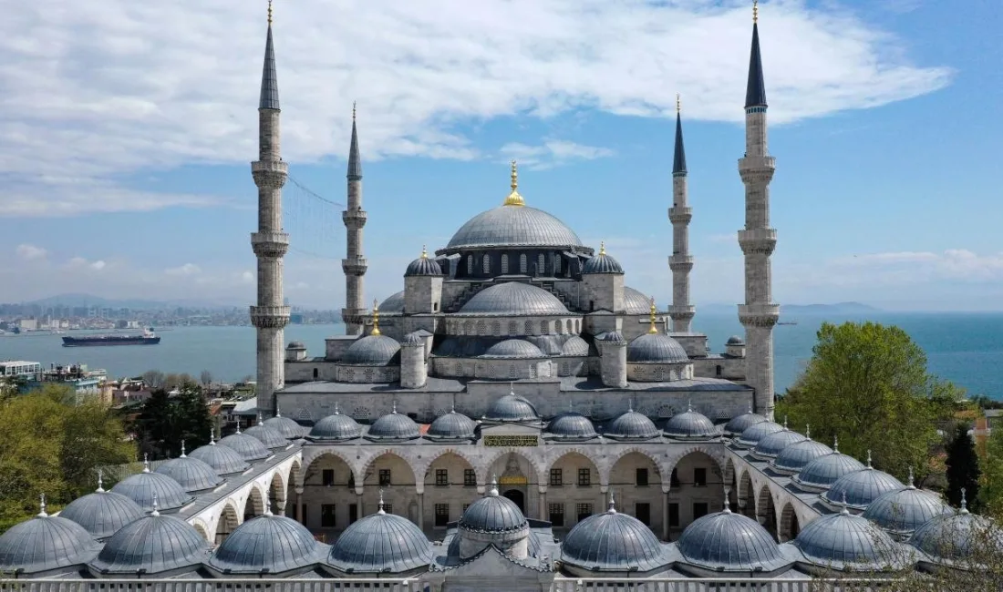 Edirne genelinde cuma namazına katılacak vatandaşlar 28 Ağustos Cuma vakitlerini